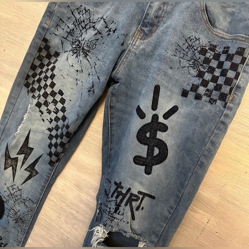 THRT‎ Jeans Graphic Design Ripped Knee Good Condition - Picture 3 of 12